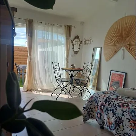 Mi Casa Es Su Casa * Vauvert